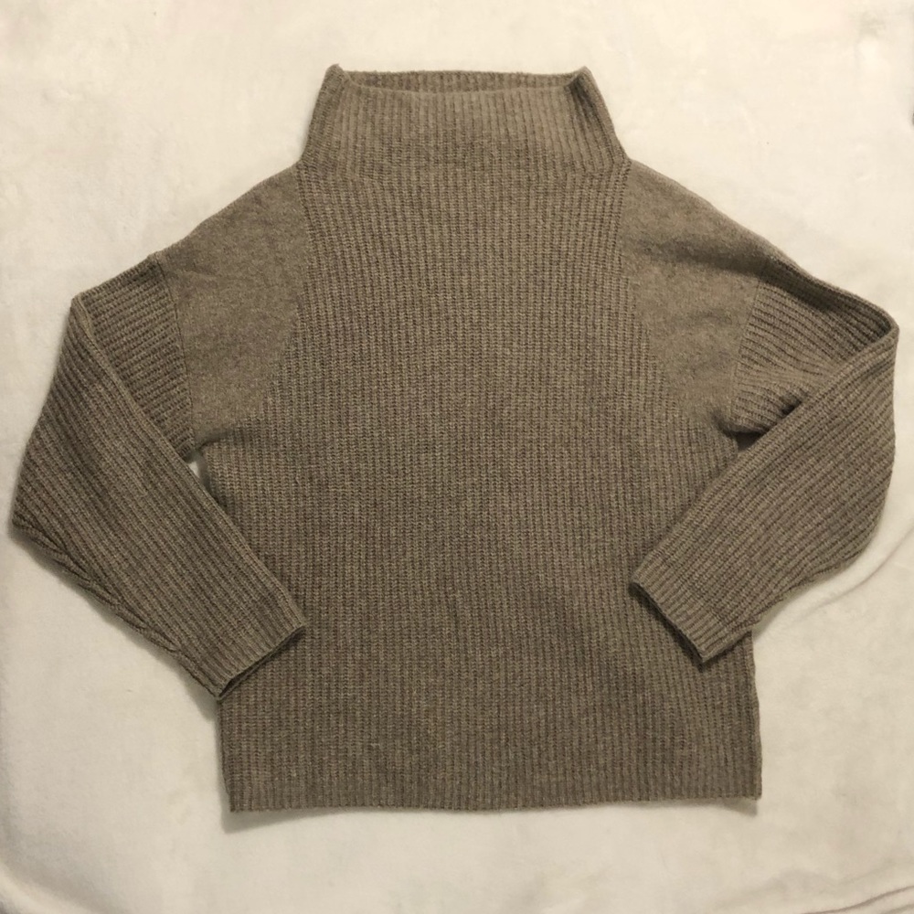 Chelsea28 Women’s Sweater Size M